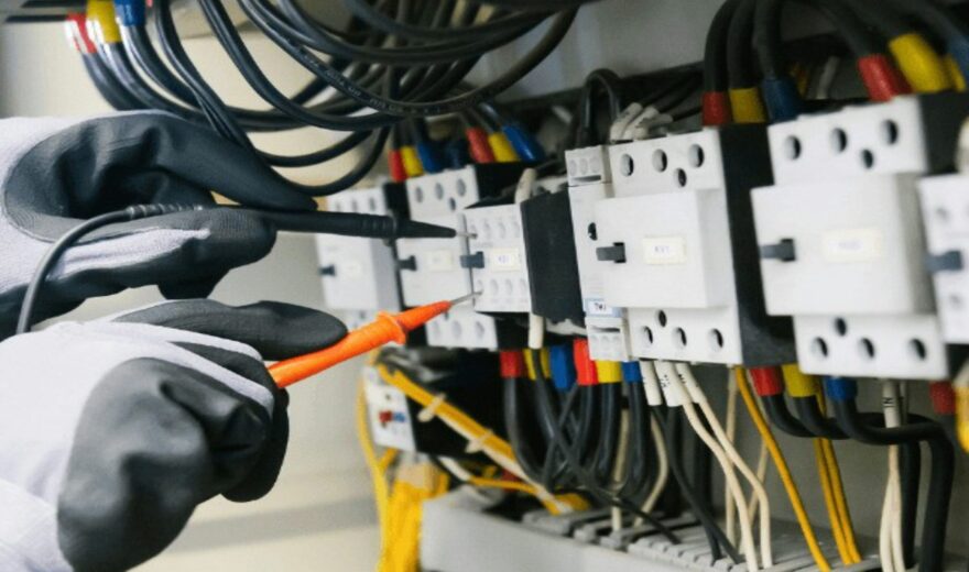 Residential electrician in Temecula by Resilient Service Solutions